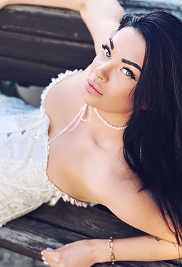 Alina, 35 y.o. from Zaporizhzhya, Ukraine