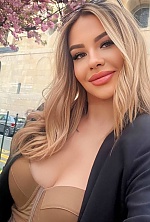 Ukrainian mail order bride Yulia from Vienna with blonde hair and hazel eye color - image 2