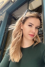 Ukrainian mail order bride Yulia from Vienna with blonde hair and hazel eye color - image 2