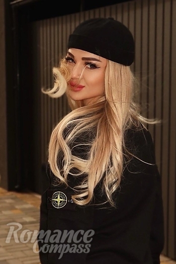Ukrainian mail order bride Victoria from Zaporizhzhya with blonde hair and green eye color - image 1