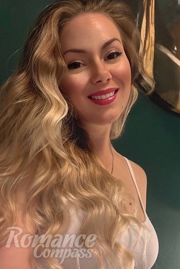 Ukrainian mail order bride Mariya from Yuzhne with blonde hair and hazel eye color - image 1