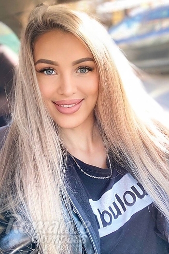 Ukrainian mail order bride Alyona from Chernivtsi with blonde hair and grey eye color - image 1