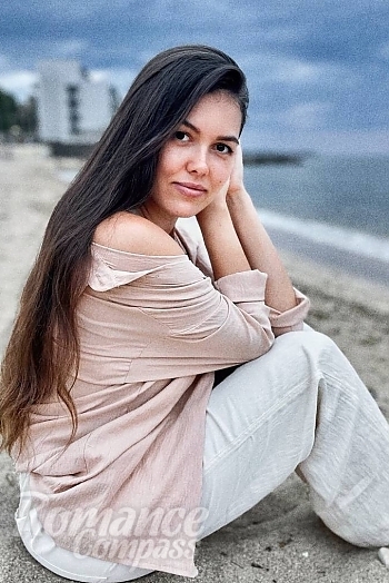 Ukrainian mail order bride Karyna from Mykolayiv with light brown hair and brown eye color - image 1