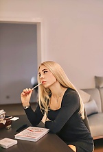 Ukrainian mail order bride Kira from Rome with blonde hair and brown eye color - image 5