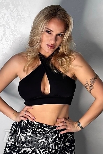 Ukrainian mail order bride Valentina from Cherkasy with blonde hair and green eye color - image 1