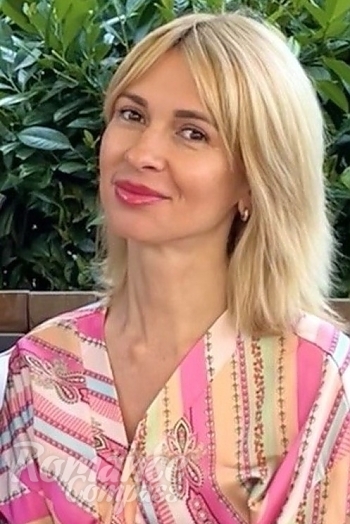 Ukrainian mail order bride Olesia from Unkel with blonde hair and brown eye color - image 1
