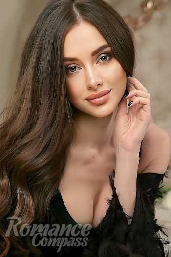 Ukrainian mail order bride Anna from Kyiv with brunette hair and green eye color - image 1