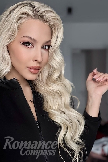 Ukrainian mail order bride Anna from Kyiv with blonde hair and green eye color - image 1