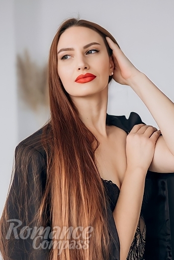 Ukrainian mail order bride Tatyana from Pervomaisk with brunette hair and green eye color - image 1