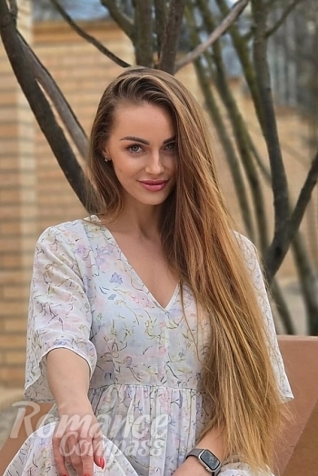 Ukrainian mail order bride Tetiana from Limassol with blonde hair and grey eye color - image 1