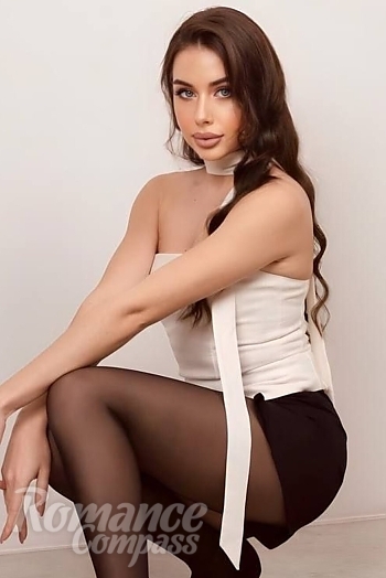 Ukrainian mail order bride Vita from Ivano-Frankivsk with brunette hair and blue eye color - image 1