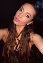 Ukrainian mail order bride Yulia from Lviv with brunette hair and blue eye color - image 4