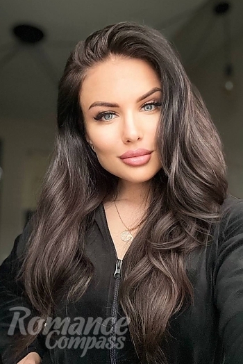 Ukrainian mail order bride Nina from Zhytomyr with brunette hair and blue eye color - image 1