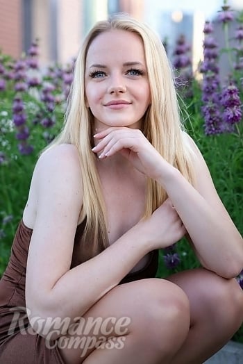 Ukrainian mail order bride Irina from Houston with blonde hair and blue eye color - image 1