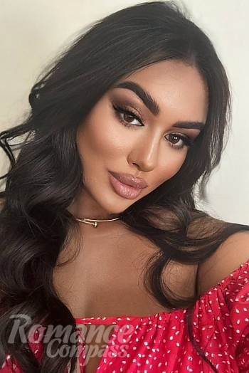 Ukrainian mail order bride Anastasia from Kyiv with brunette hair and brown eye color - image 1