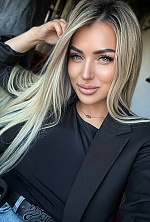 Ukrainian mail order bride Viktoriia from London with blonde hair and green eye color - image 10