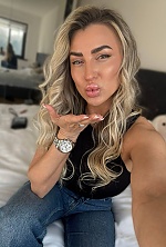 Ukrainian mail order bride Viktoriia from London with blonde hair and green eye color - image 4