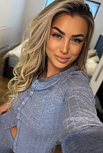 Ukrainian mail order bride Viktoriia from London with blonde hair and green eye color - image 9