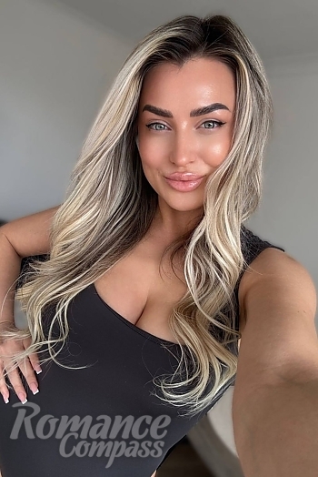 Ukrainian mail order bride Viktoriia from London with blonde hair and green eye color - image 1