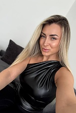 Ukrainian mail order bride Viktoriia from London with blonde hair and green eye color - image 3