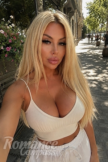 Ukrainian mail order bride Roksolana from Lviv with blonde hair and green eye color - image 1