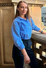 Ukrainian mail order bride Alla from Kyiv with light brown hair and brown eye color - image 4
