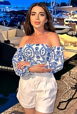 Ukrainian mail order bride Viktoria from Kyiv with brunette hair and brown eye color - image 2