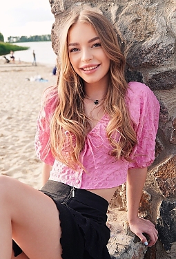 Ilona, 18 y.o. from Cherkasy, Ukraine