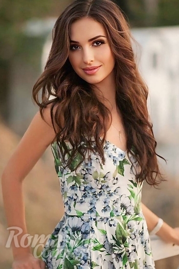 Ukrainian mail order bride Olga from Dubai with brunette hair and brown eye color - image 1