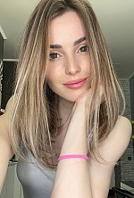 Ukrainian mail order bride Maria from Warsaw with brunette hair and green eye color - image 3