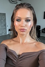 Ukrainian mail order bride Karina from Kyiv with auburn hair and green eye color - image 4