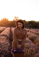 Ukrainian mail order bride Oksana from Kharkiv with auburn hair and green eye color - image 9