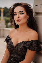 Ukrainian mail order bride Oksana from Kharkiv with auburn hair and green eye color - image 2
