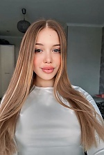 Ukrainian mail order bride Karyna from Odesa with light brown hair and brown eye color - image 2
