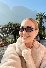 Ukrainian mail order bride Liliia from Lecco with blonde hair and green eye color - image 2