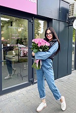 Ukrainian mail order bride Svitlana from Milan with black hair and black eye color - image 10