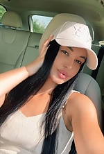 Ukrainian mail order bride Svitlana from Milan with black hair and black eye color - image 4