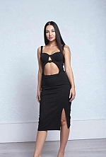 Ukrainian mail order bride Svitlana from Milan with black hair and black eye color - image 2
