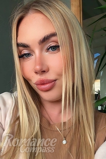 Ukrainian mail order bride Alyona from Kyiv with blonde hair and green eye color - image 1