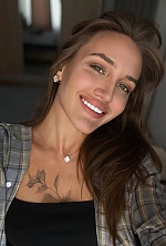Ukrainian mail order bride Anastasia from Kyiv with auburn hair and green eye color - image 8