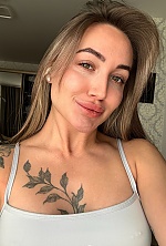 Ukrainian mail order bride Anastasia from Kyiv with auburn hair and green eye color - image 9