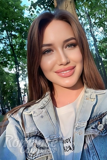 Ukrainian mail order bride Anastasia from Kyiv with auburn hair and green eye color - image 1