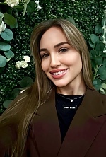 Ukrainian mail order bride Anastasia from Kyiv with auburn hair and green eye color - image 2