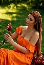 Ukrainian mail order bride Iryna from Kropivnitskiy with light brown hair and green eye color - image 4