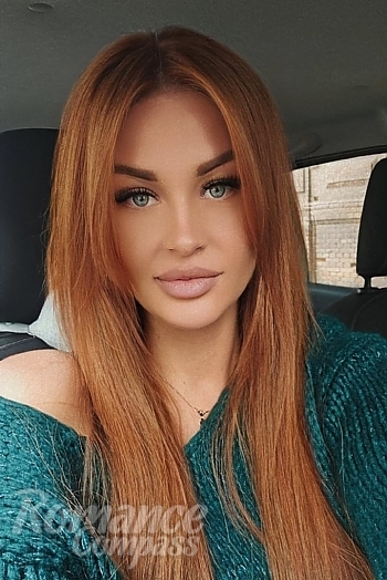 Ukrainian mail order bride Iryna from Kropivnitskiy with light brown hair and green eye color - image 1