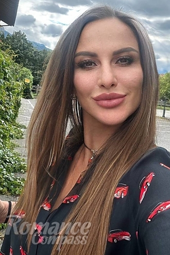 Ukrainian mail order bride Mariia from Kharkiv with brunette hair and brown eye color - image 1