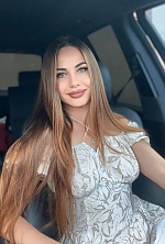 Ukrainian mail order bride Yuliia from Rozdilna with light brown hair and green eye color - image 10