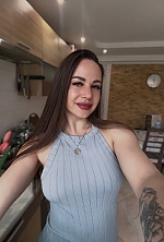 Ukrainian mail order bride Yuliia from Rozdilna with light brown hair and green eye color - image 5