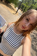 Ukrainian mail order bride Oleksandra from Mykolayiv with light brown hair and green eye color - image 8