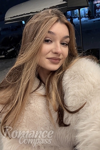 Ukrainian mail order bride Yuliia from Kyiv with light brown hair and grey eye color - image 1